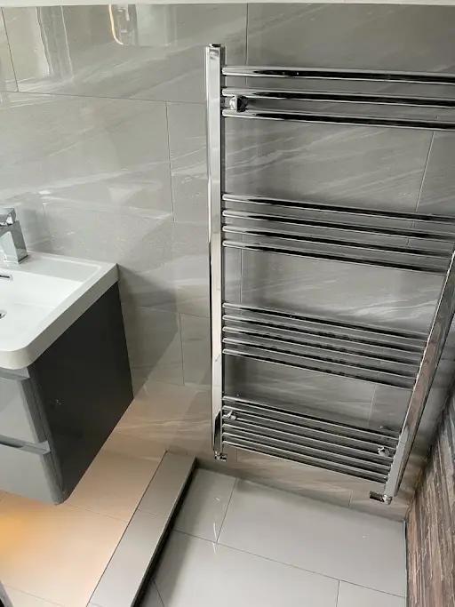 Compact en-suite shower room installation, Bexley